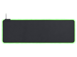 Un tapis de souris Razer noir avec une bordure verte éclairée et le logo Razer en haut à gauche.