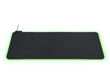 Tapis de souris gaming noir avec bords verts lumineux sur fond blanc. Logo Razer visible.