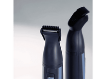 Charger l&#39;image dans la galerie, Deux rasoirs électriques bleu marine sur fond blanc et gris. L&#39;un est net, l&#39;autre flou.
