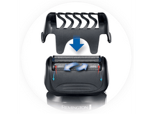 Charger l&#39;image dans la galerie, Une tête de rasoir avec des lames. La partie supérieure est retirée, révélant les lames et la direction du rasage.
