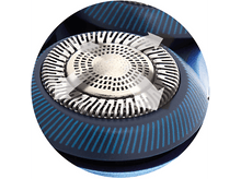 Charger l&#39;image dans la galerie, Gros plan d&#39;une tête de rasoir. Elle est ronde avec une partie intérieure argentée et un anneau extérieur bleu.
