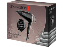 Charger l&#39;image dans la galerie, Sèche-cheveux noir avec diffuseur, sur une boîte avec les détails du produit. Marque Remington.
