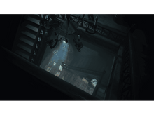 Charger l&#39;image dans la galerie, Une vue de dessus d&#39;une pièce sombre avec des escaliers, un lustre et un tapis rouge.
