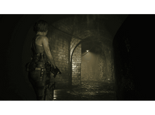 Charger l&#39;image dans la galerie, Femme dans un tunnel sombre, éclairée par une seule source de lumière. Murs et arches en briques.
