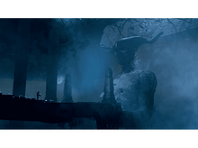 Charger l&#39;image dans la galerie, Grande statue cornue dans un environnement sombre et brumeux. Une figure au premier plan.
