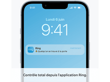 Charger l&#39;image dans la galerie, Smartphone affichant une notification Ring : Quelqu&#39;un est à la porte. Texte en français.
