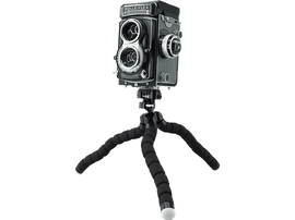 Appareil photo Rolleiflex vintage sur un trépied flexible, fond blanc. Couleurs noir et argent.