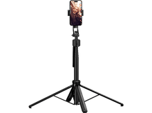 Charger l&#39;image dans la galerie, Une caméra est montée sur un trépied.
