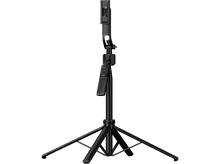 Charger l&#39;image dans la galerie, Un trépied noir avec un support de caméra et une télécommande, sur fond noir.
