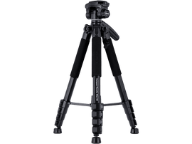 Trépied noir sur fond noir. Il a trois pieds, une tête et une colonne centrale.