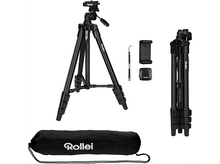 Charger l&#39;image dans la galerie, Un trépied Rollei noir avec accessoires, dont un sac de transport, un support de téléphone et une télécommande.
