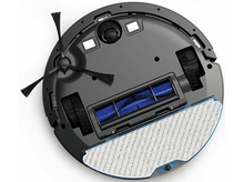 Charger l&#39;image dans la galerie, Aspirateur robot vu d&#39;en bas. Montre les brosses, les roues et un tampon de nettoyage.
