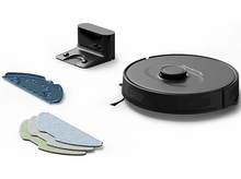Charger l&#39;image dans la galerie, Un aspirateur robot noir avec accessoires, dont des tampons et une base de chargement.
