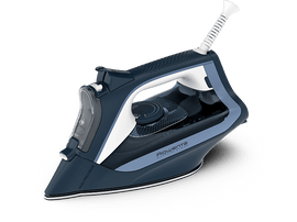 Fer à repasser bleu et blanc en vue inclinée. Le logo Rowenta est visible. Fond noir.