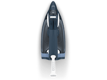 Charger l&#39;image dans la galerie, Vue de dessus d&#39;un fer à repasser bleu, avec une poignée blanche et des boutons de contrôle de la vapeur.
