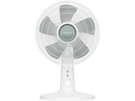 Un ventilateur oscillant blanc. Il a trois pales et un panneau de contrôle.