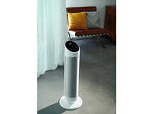 Charger l&#39;image dans la galerie, Un purificateur d&#39;air Rowenta blanc et argenté sur une base blanche. Une chaise en cuir marron en arrière-plan.
