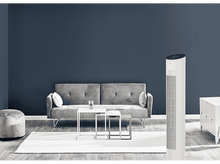 Charger l&#39;image dans la galerie, Salon moderne avec un canapé gris, des tables blanches, un ventilateur et un mur bleu. Un tapis est sur le sol en bois.
