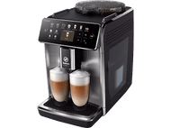 Machine à café avec deux tasses de latte macchiato et une interface numérique.