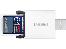 Charger l&#39;image dans la galerie, Un lecteur de carte SD Samsung blanc, avec une carte SD insérée, sur fond blanc.
