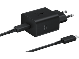 Chargeur noir avec câble, texte « Super Fast Charging » et « Low Standby ».