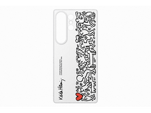 Charger l&#39;image dans la galerie, Coque de téléphone transparente avec art Keith Haring. Figures noires, cœur rouge, fond blanc.
