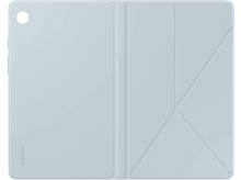 Charger l&#39;image dans la galerie, Étui de tablette bleu clair, plié en support, sur fond noir.
