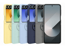 Charger l'image dans la galerie, Cinq étuis de téléphone colorés sur fond blanc.
