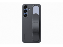 Charger l&#39;image dans la galerie, Coque de téléphone grise avec support et téléphone à triple caméra sur fond blanc. Logo Samsung visible.
