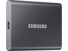 Charger l&#39;image dans la galerie, Un SSD portable Samsung gris foncé. Le logo &#39;SAMSUNG&#39; est en blanc sur la surface.
