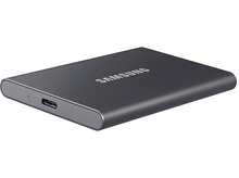Charger l&#39;image dans la galerie, Disque dur externe Samsung gris foncé. Il dispose d&#39;un port USB-C et du logo Samsung.
