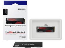 Charger l&#39;image dans la galerie, SSD Samsung 990 PRO et emballage. Les couleurs noir, rouge et blanc dominent le design.
