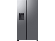 Un réfrigérateur gris sur fond noir. Il a un distributeur d'eau et un écran numérique sur la porte.