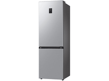 Charger l'image dans la galerie, Un réfrigérateur argenté avec une poignée noire est présenté sur un fond blanc. Le réfrigérateur a deux compartiments.
