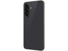 Charger l&#39;image dans la galerie, Vue arrière d&#39;un téléphone noir avec caméras sur fond noir.
