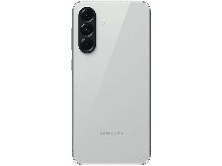Un smartphone avec un dos gris clair et trois objectifs, isolé sur fond blanc.