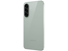 Charger l&#39;image dans la galerie, Smartphone vert avec trois caméras, vu de dos sur fond blanc.
