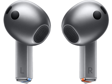 Deux écouteurs gris avec les lettres L et R. Ils sont sur fond noir.