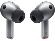 Deux écouteurs argentés avec des embouts noirs. L'écouteur gauche a un L, le droit un R.