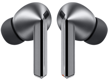 Deux écouteurs argentés à embouts noirs. Ils sont sur fond blanc et font face au spectateur.