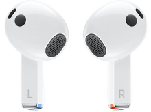 Charger l'image dans la galerie, Paire d'AirPods blancs Apple, avec indicateurs 'L' et 'R'.
