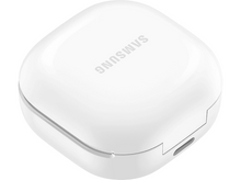 Charger l'image dans la galerie, Étui de chargement blanc, carré arrondi pour écouteurs. L'étui porte le logo SAMSUNG.
