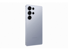 Charger l'image dans la galerie, Un smartphone bleu clair avec un appareil photo à triple objectif à l'arrière, affichant le logo Samsung sur fond blanc.
