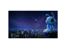 Charger l&#39;image dans la galerie, Un personnage de dessin animé bleu assis sur un toit, regardant une pluie de météores. Les lumières de la ville sont en bas.
