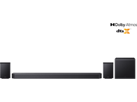 Barre de son noire avec deux enceintes et un caisson de basses sur fond noir.