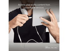 Charger l&#39;image dans la galerie, Un homme connecte un câble blanc à un ordinateur portable. Un casque est autour de son cou.
