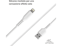 Charger l&#39;image dans la galerie, Câble de chargement blanc avec un connecteur Lightning et un connecteur USB.
