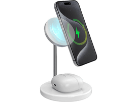 Support de charge sans fil avec téléphone et écouteurs. Le téléphone est en charge. Base blanche.