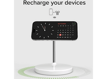 Charger l&#39;image dans la galerie, Un smartphone sur un socle de chargement avec un calendrier pour septembre.

