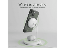 Charger l&#39;image dans la galerie, Support de chargement sans fil avec un téléphone, chargeant un petit appareil. Base blanche, poteau argenté.
